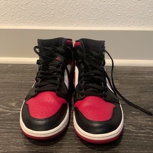 Jordan 1 Mid